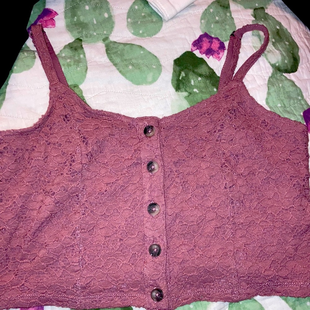 Thick Material. Very Comfortable Shirt. Adjustable straps